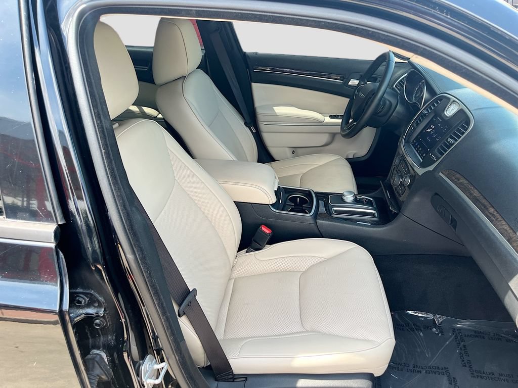 Used 2022 Chrysler 300 Touring L w/ Comfort Group RWD image 28