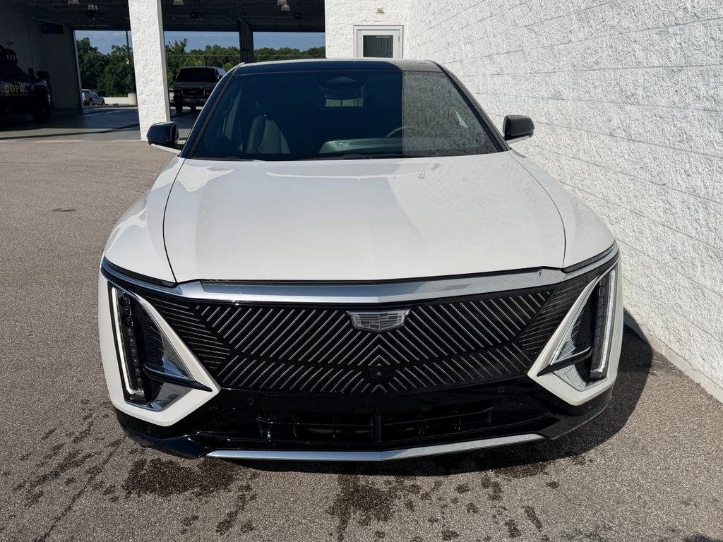 Used 2024 Cadillac Lyriq Luxury AWD/4WD image 6