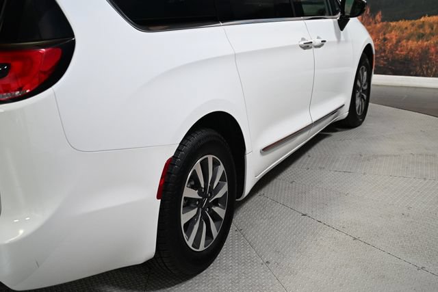 Used 2023 Chrysler Pacifica Limited FWD image 8