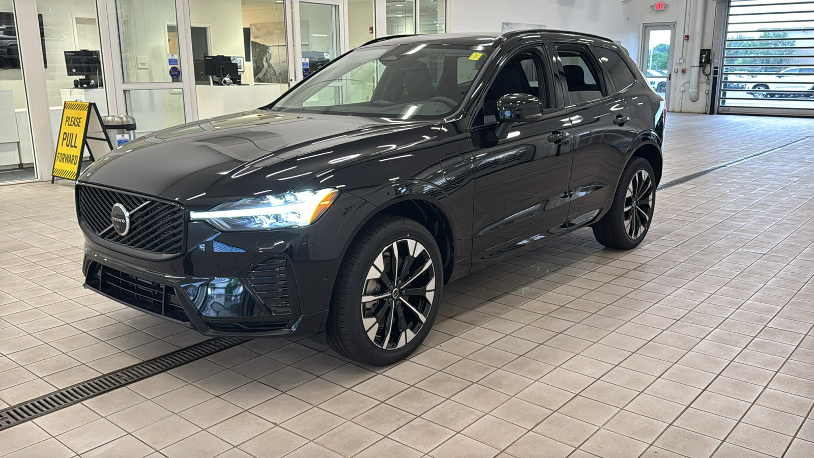 New 2026 Volvo XC60 T8 Plus w/ Protection Package Premier AWD/4WD image 9