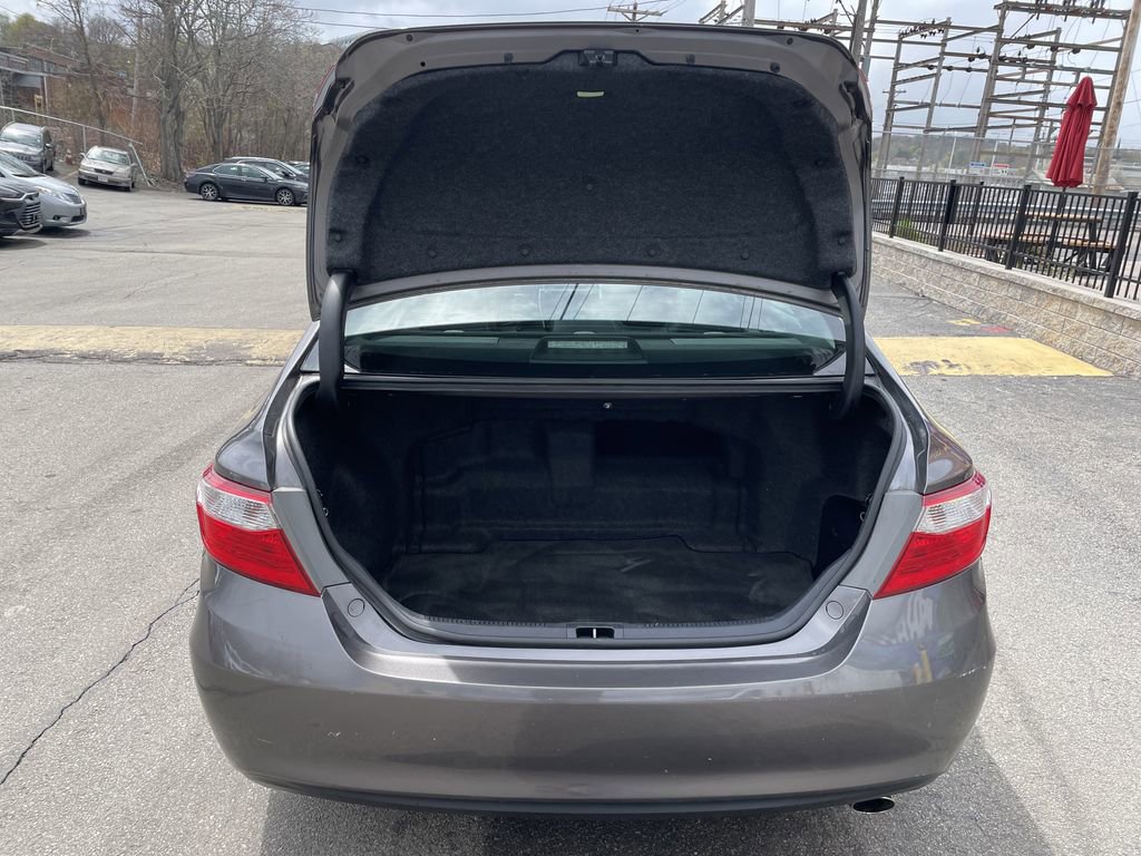 Used 2016 Toyota Camry XLE w/ Moonroof Package image 13