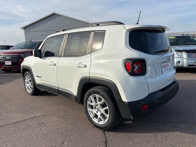 Used 2020 Jeep Renegade Latitude image 3