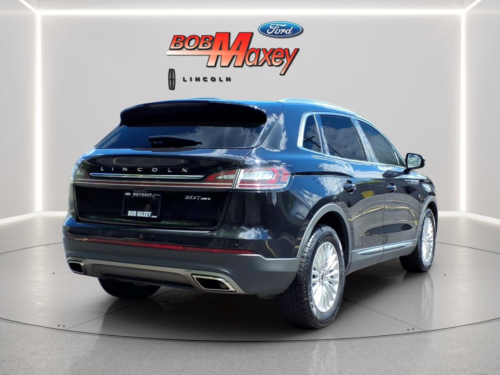 Used 2019 Lincoln Nautilus Premier AWD/4WD image 4