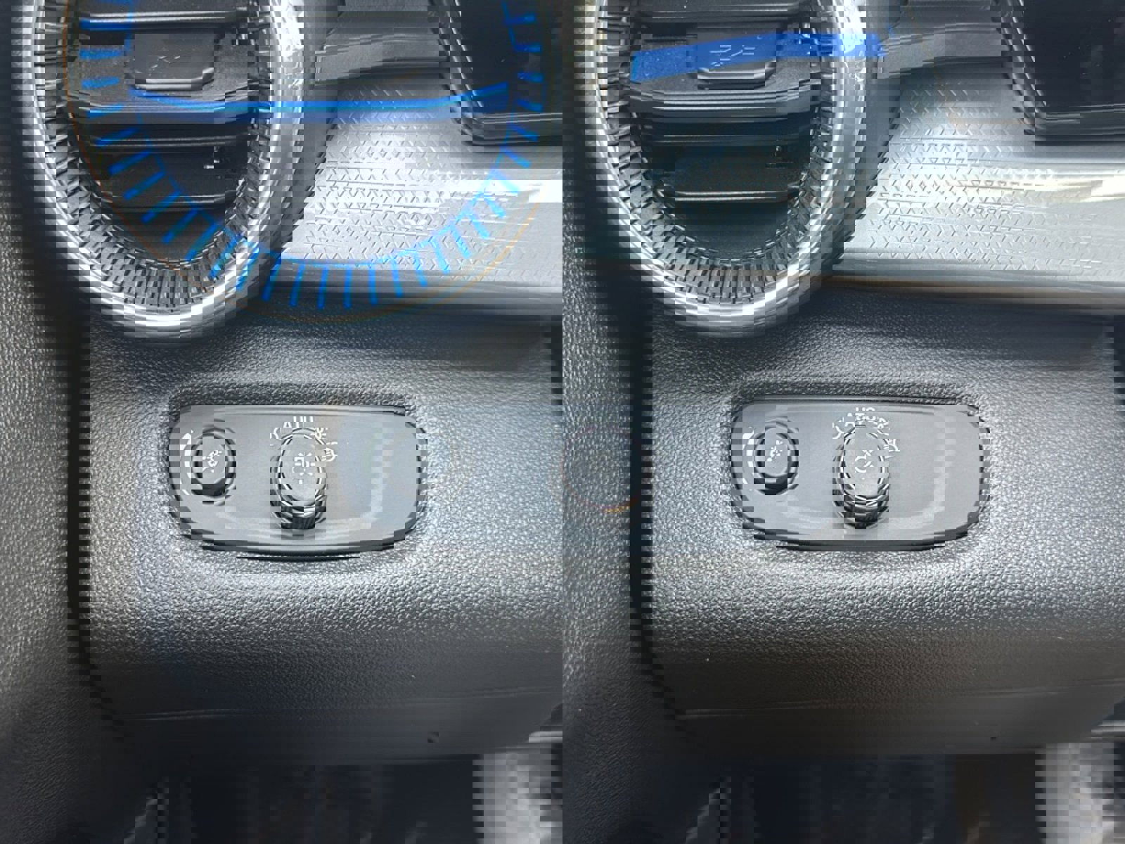 Used 2024 Chevrolet Trax LT w/ Driver Confidence Package image 26