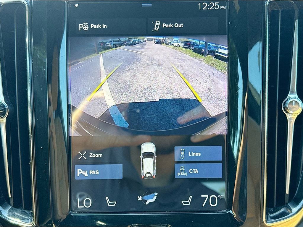 Used 2018 Volvo XC60 T6 Momentum w/ Vision Package AWD/4WD image 15