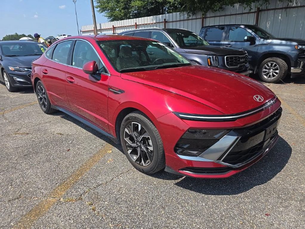 Used 2025 Hyundai Sonata SEL FWD image 3