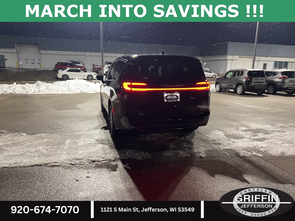 New 2026 Chrysler Pacifica Select image 11