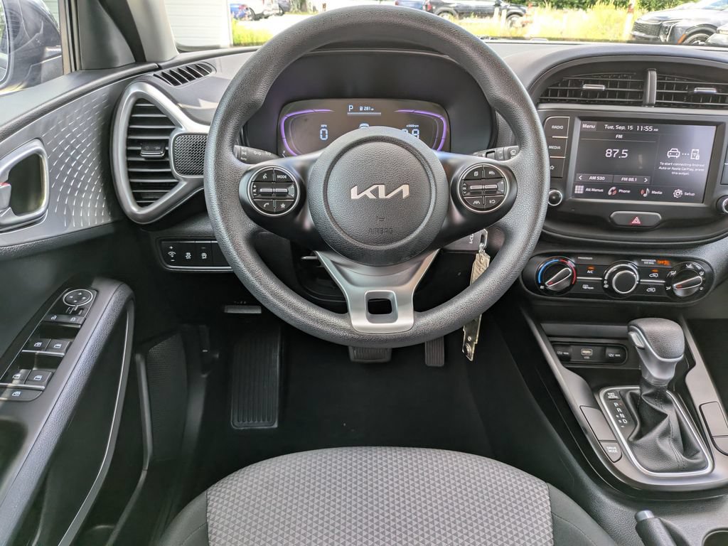 Certified 2025 Kia Soul LX w/ LX Technology Package FWD image 15