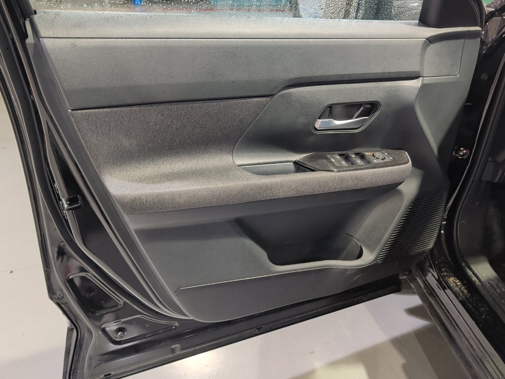 Used 2025 Nissan Kicks SV AWD/4WD image 14