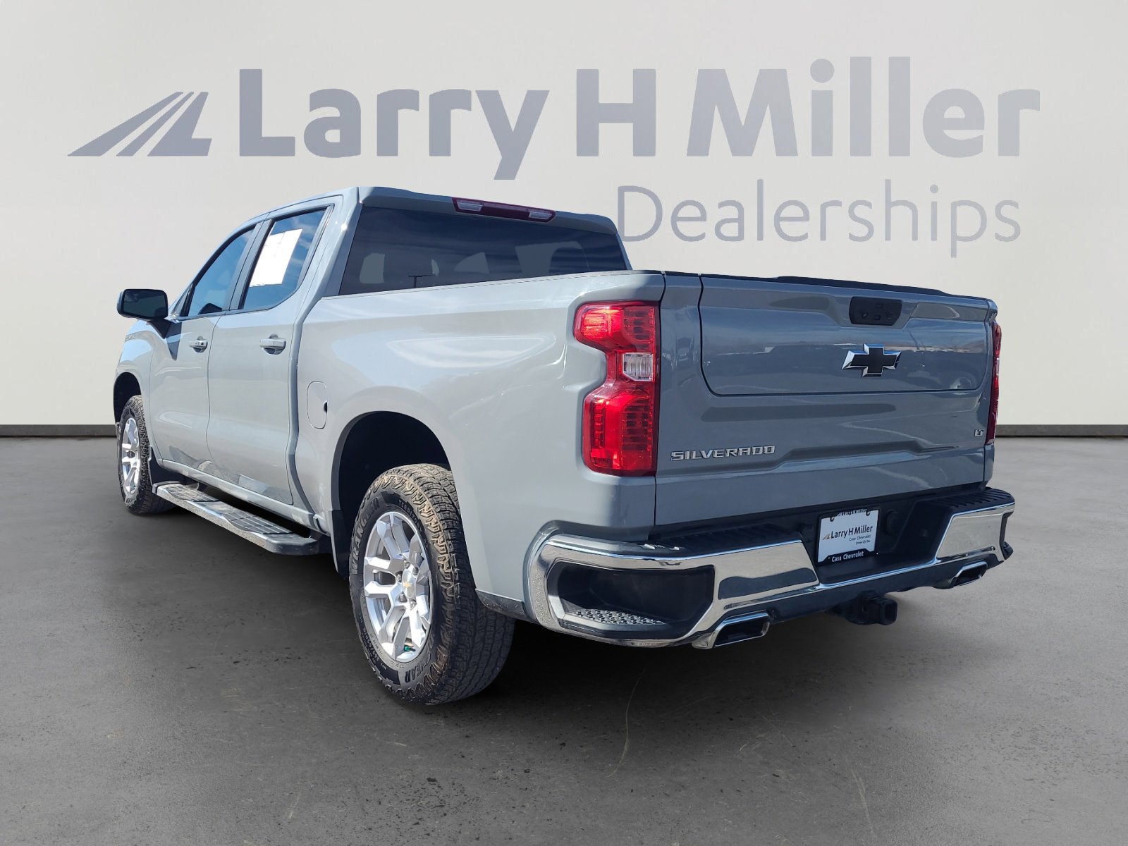 Used 2024 Chevrolet Silverado 1500 LT w/ Z71 Off-Road Package image 3