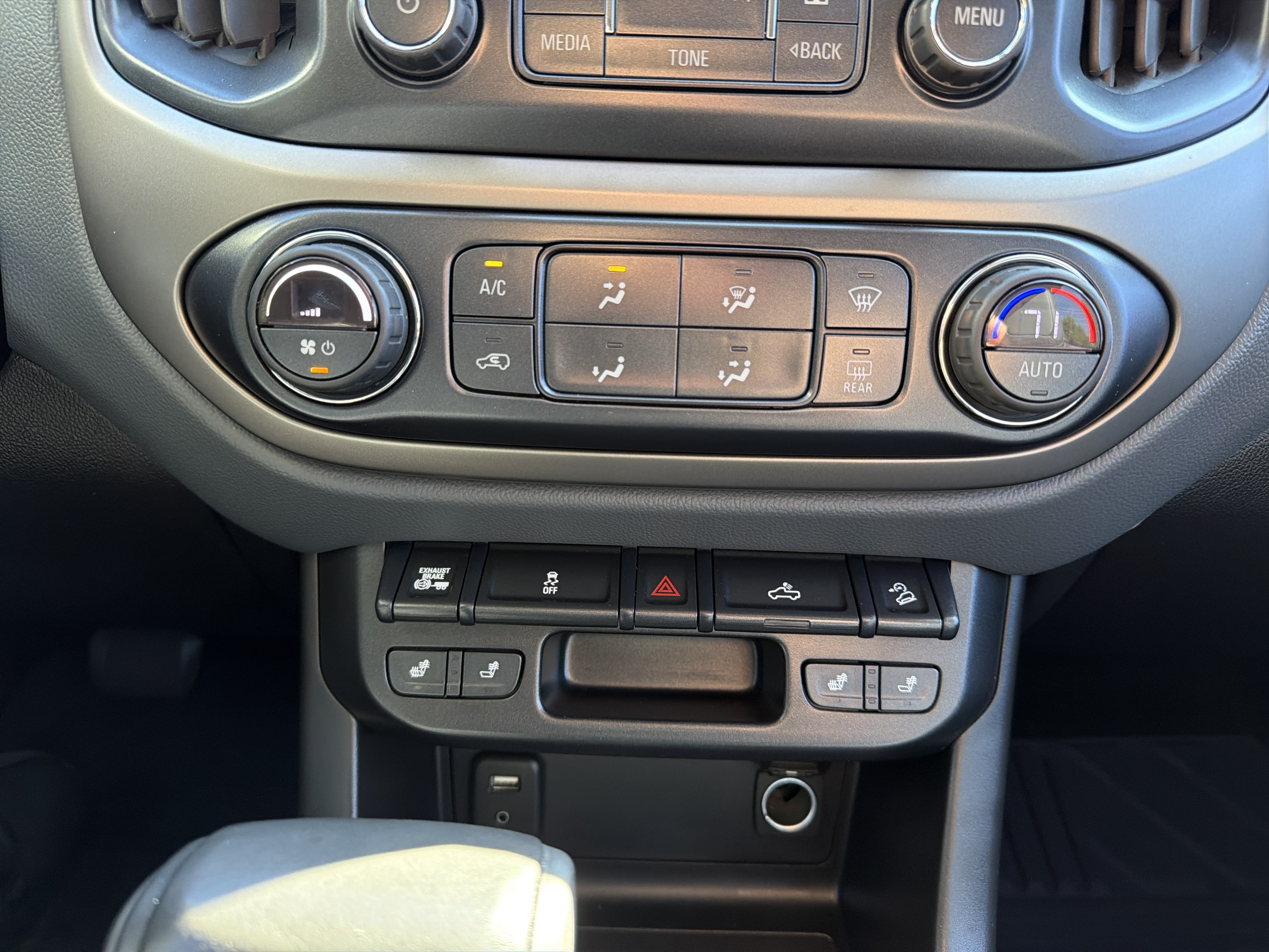 Used 2018 Chevrolet Colorado Z71 RWD image 24