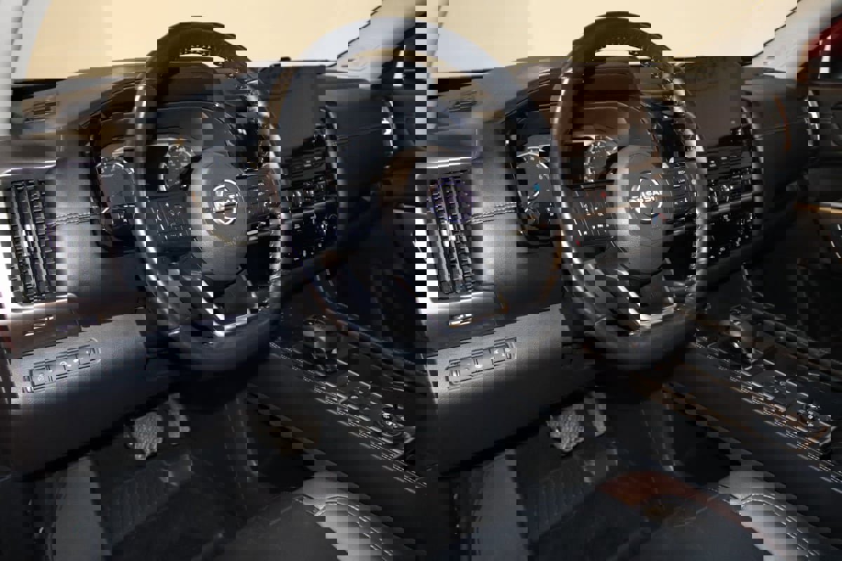 Used 2022 Nissan Pathfinder Platinum w/ Cargo Package image 38