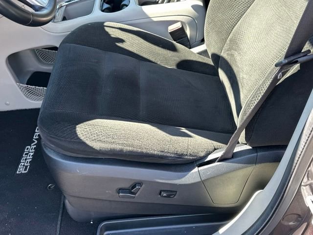 Used 2016 Dodge Grand Caravan SXT w/ Rear Park Assist Package image 10