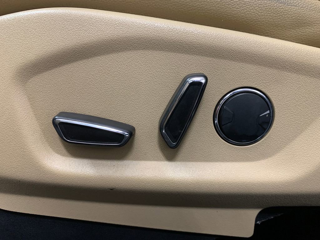 Used 2017 Ford Explorer XLT w/ Equipment Group 202A image 5