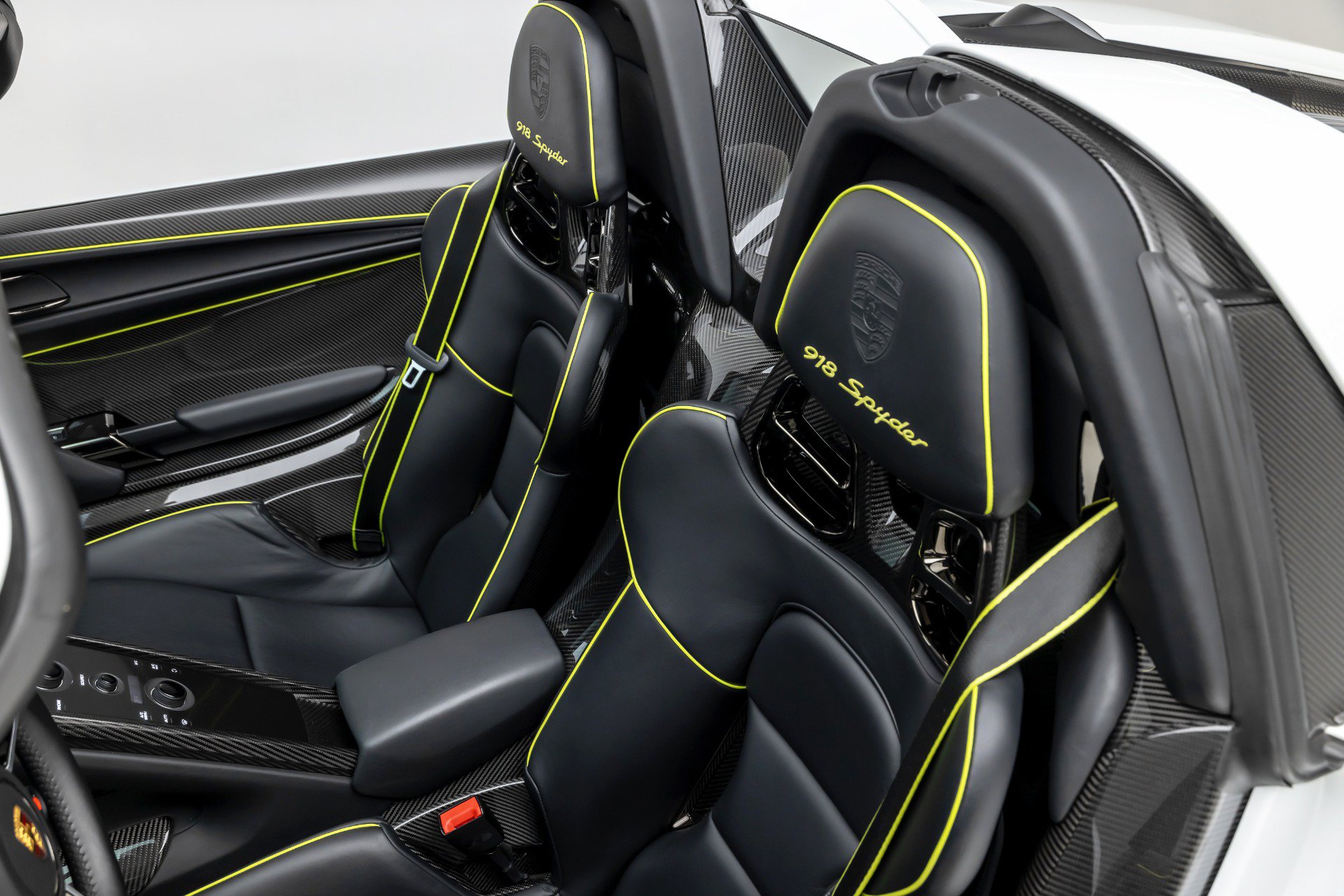 Used 2015 Porsche 918 Spyder AWD/4WD image 28