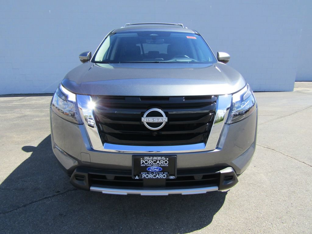 Used 2025 Nissan Pathfinder Platinum w/ Cargo Package AWD/4WD image 3