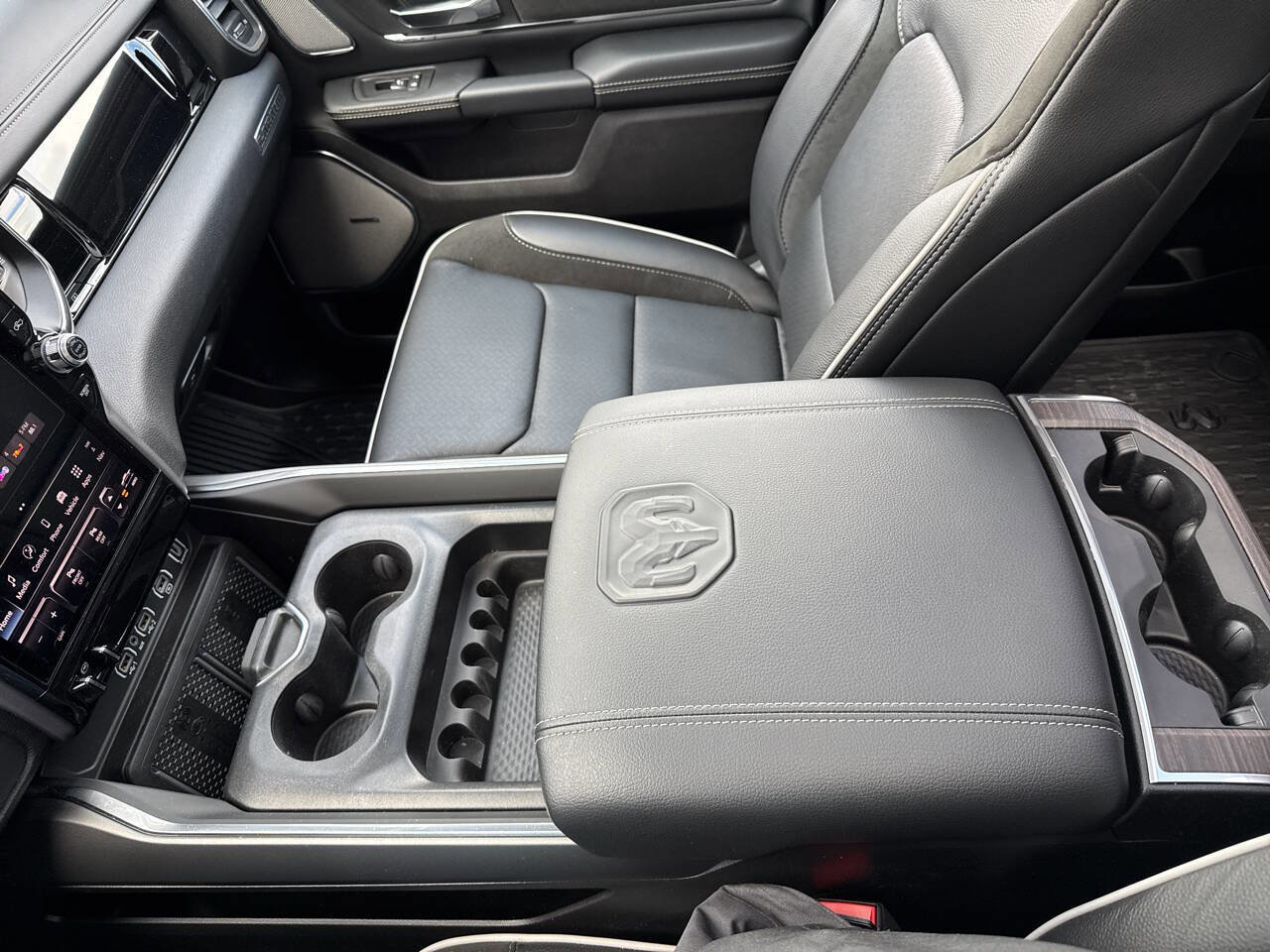 Used 2026 RAM 1500 Laramie w/ Night Edition image 40