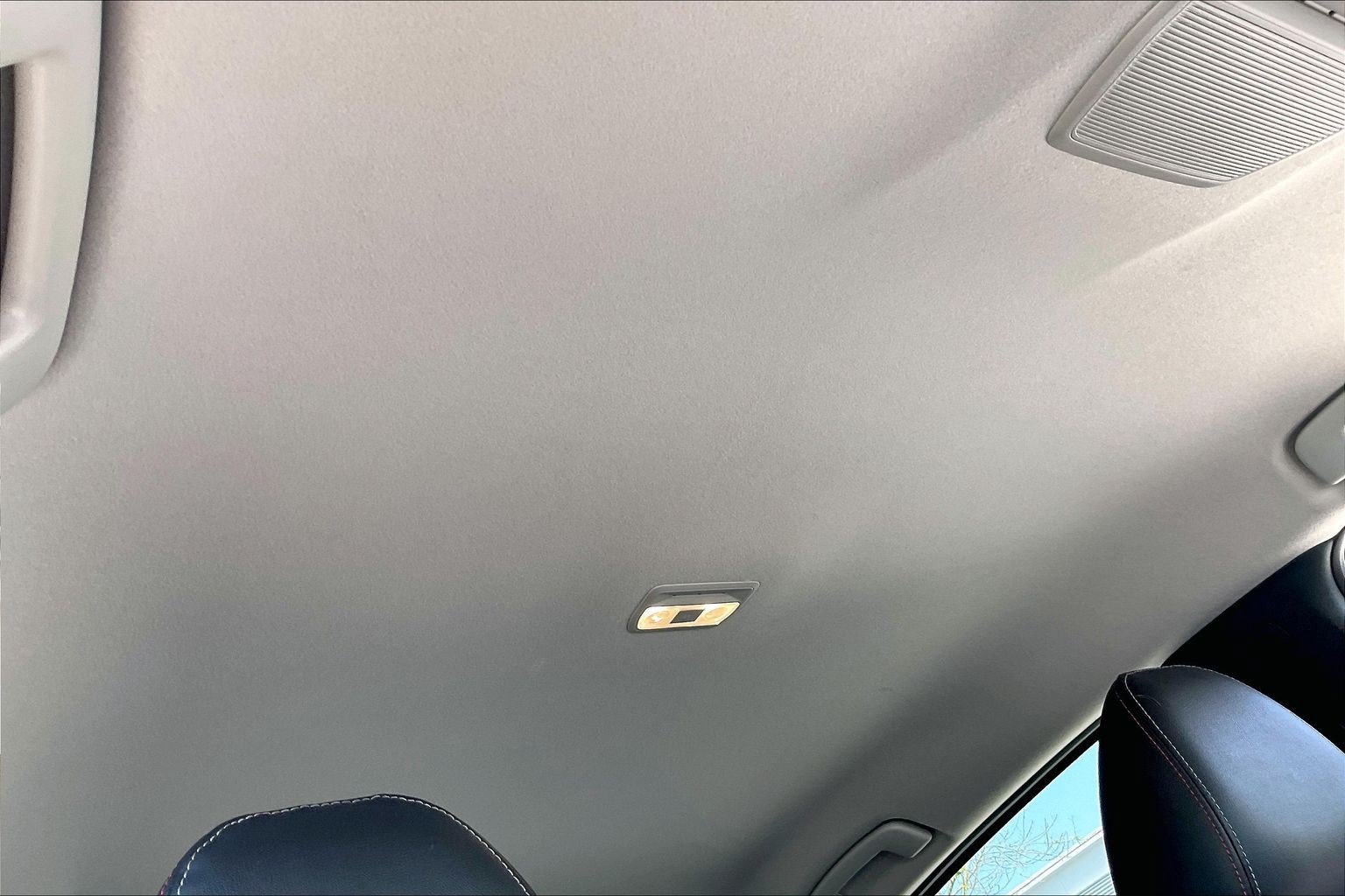 Used 2025 Nissan Kicks SR FWD image 13