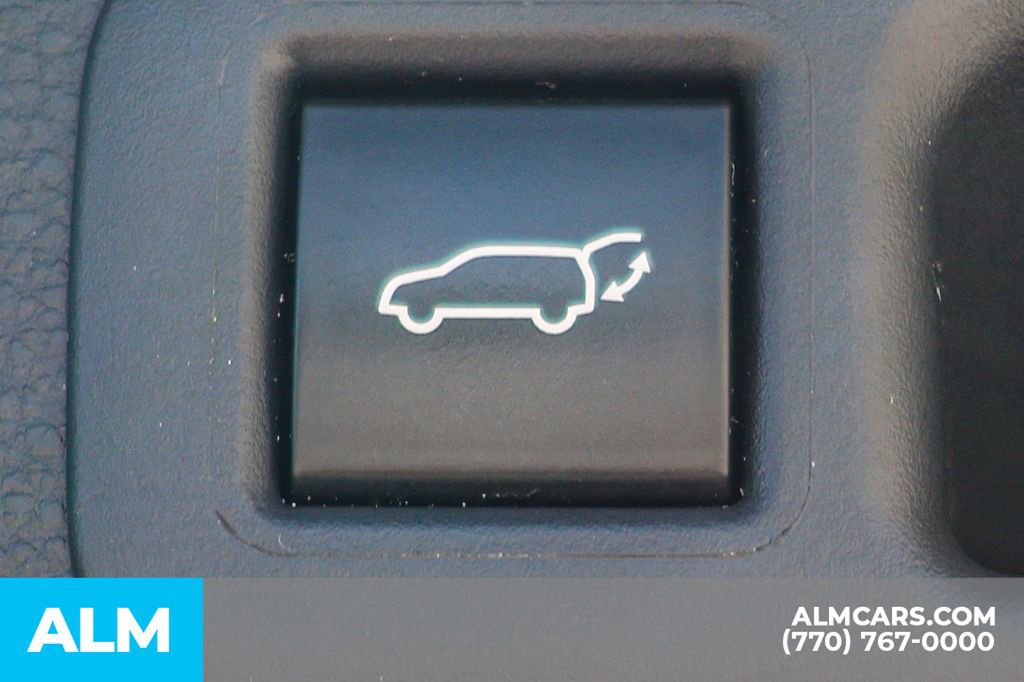 Used 2025 Toyota Highlander LE image 25