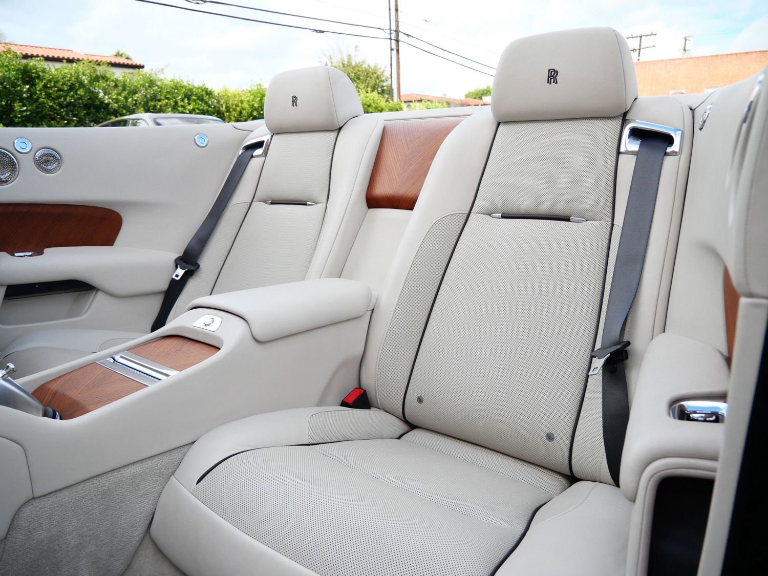 Used 2017 Rolls-Royce Dawn RWD image 8