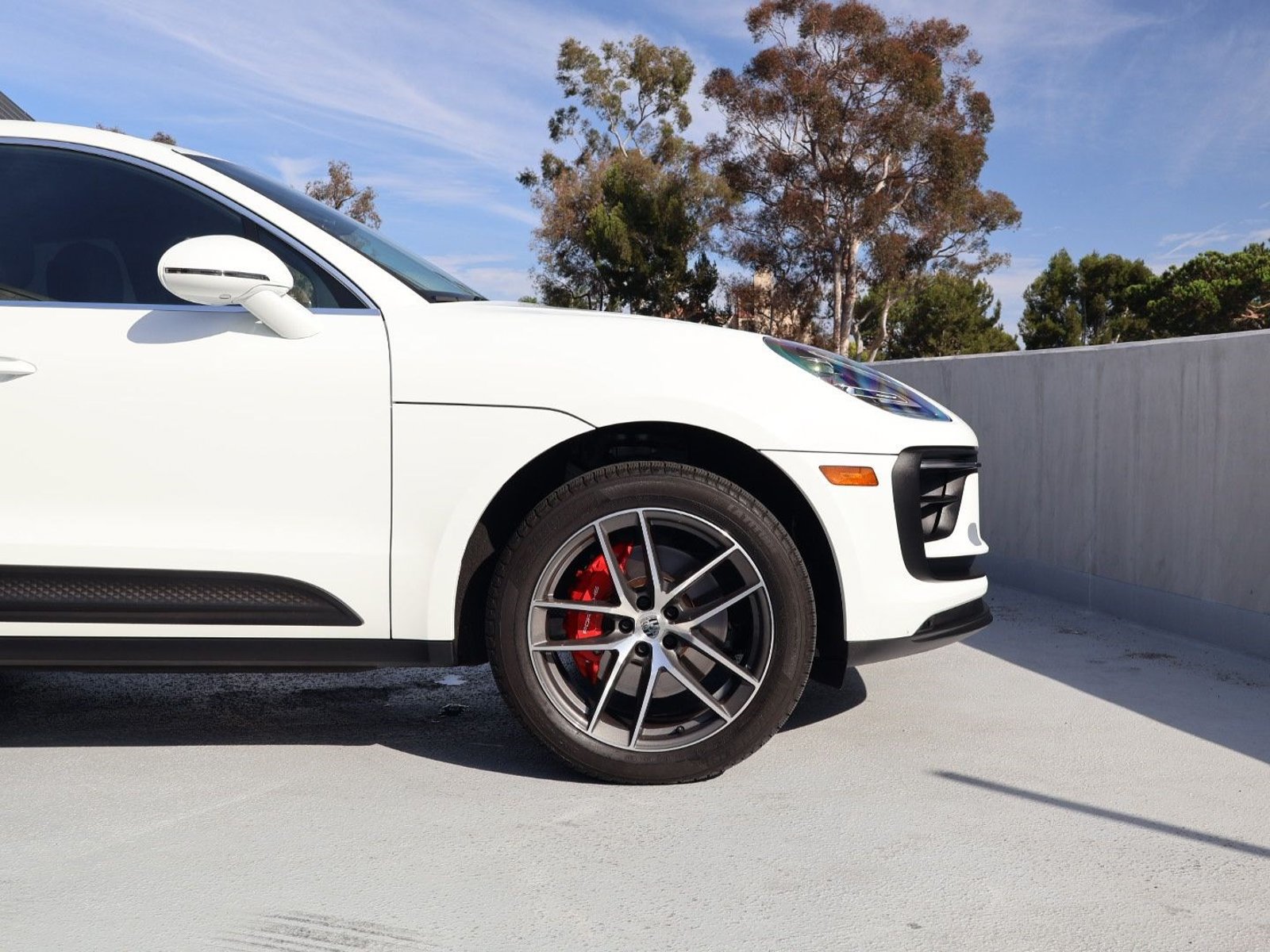 Certified 2024 Porsche Macan S AWD/4WD image 7