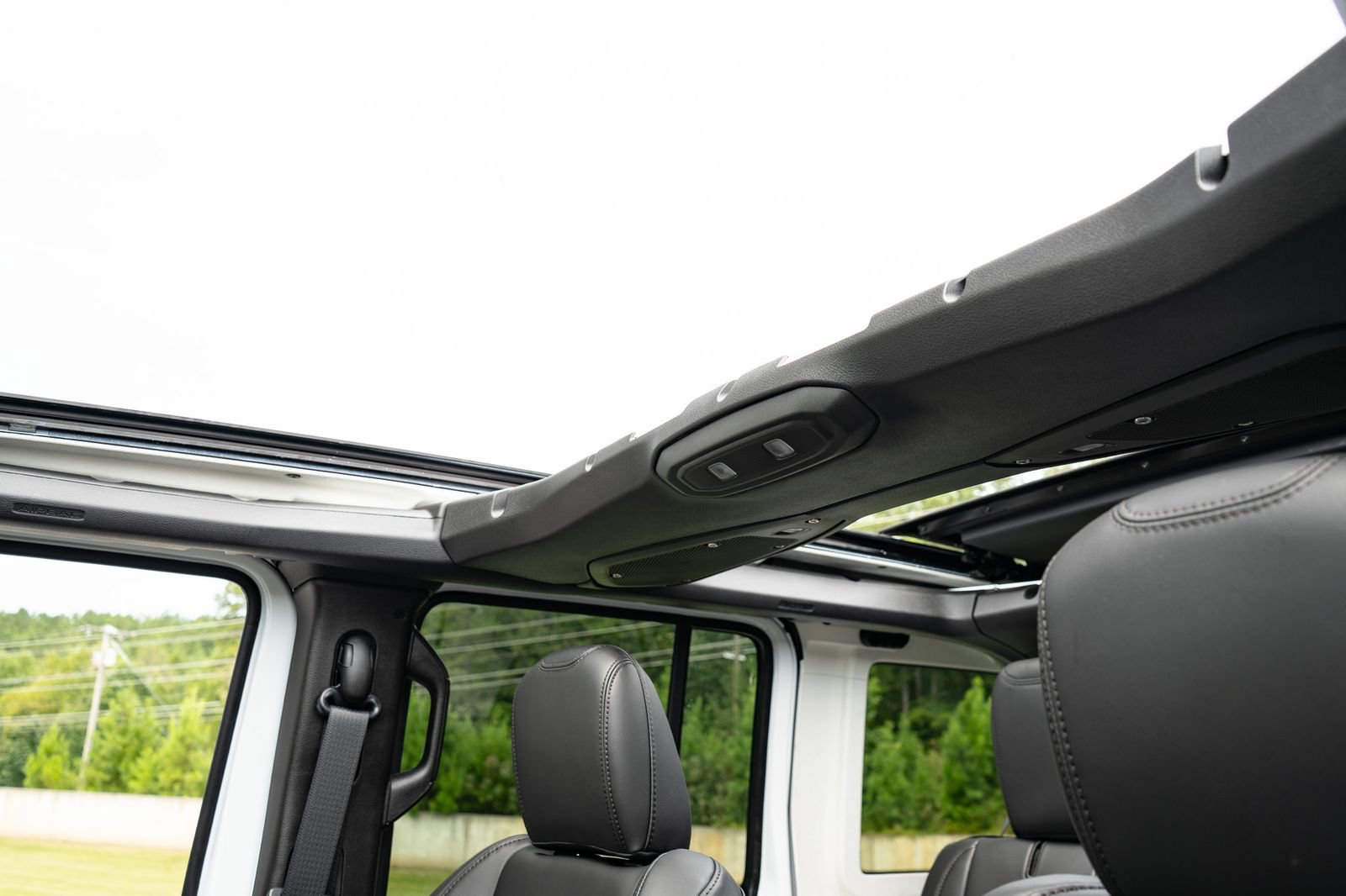 New 2026 Jeep Wrangler Unlimited Rubicon AWD/4WD image 32