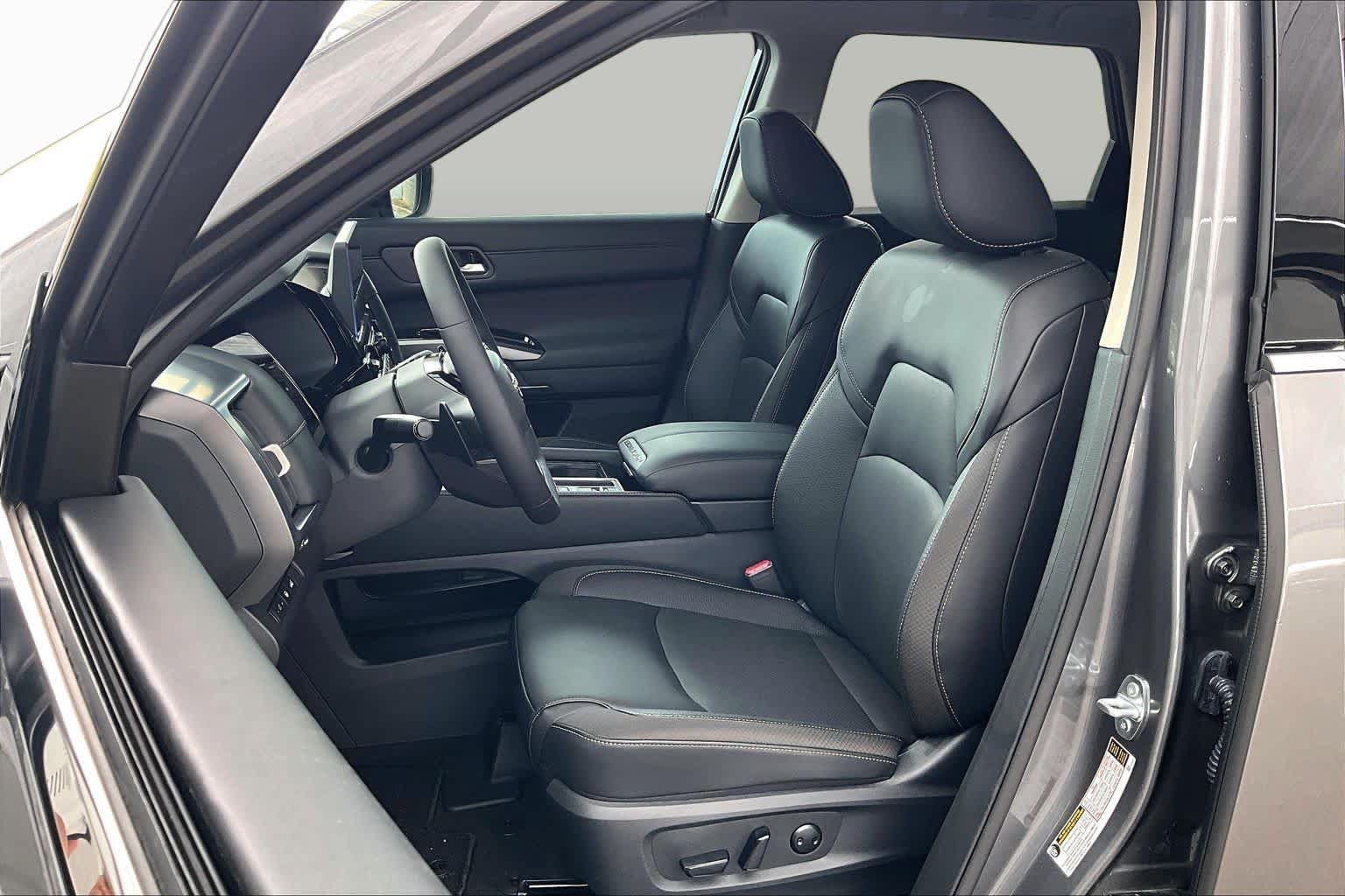 New 2026 Nissan Pathfinder SL FWD image 15