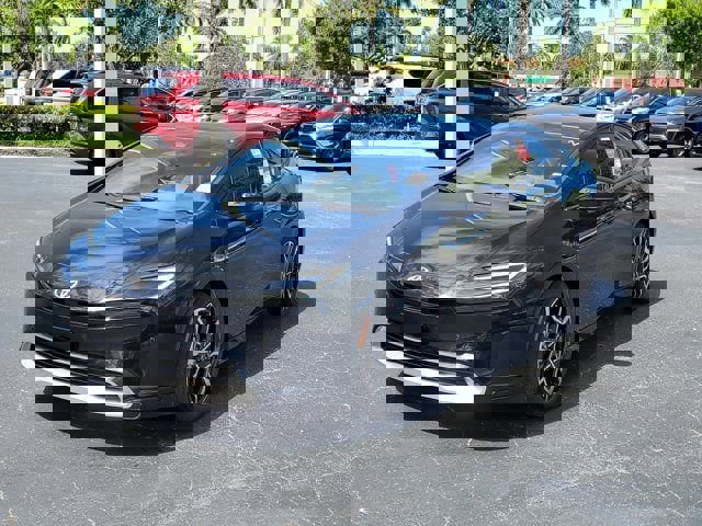 New 2025 Toyota Prius Plug-In Hybrid FWD image 2