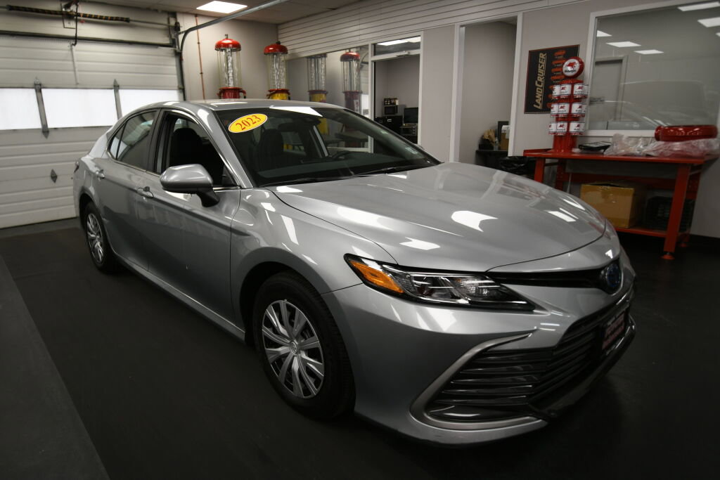 Used 2023 Toyota Camry LE FWD image 2