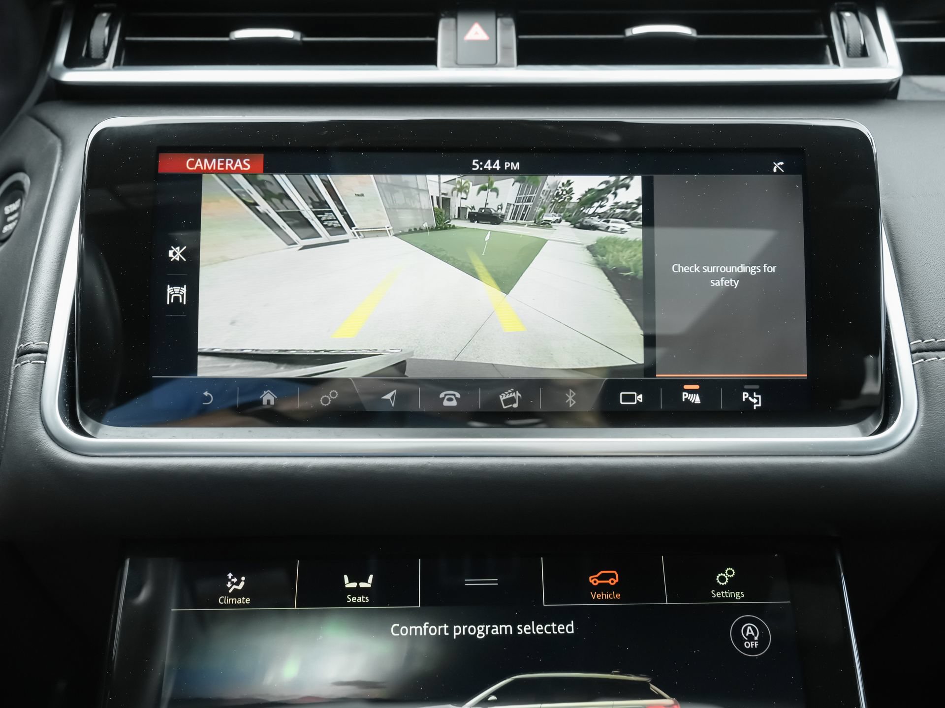 Used 2019 Land Rover Range Rover Velar R-Dynamic SE AWD/4WD image 14