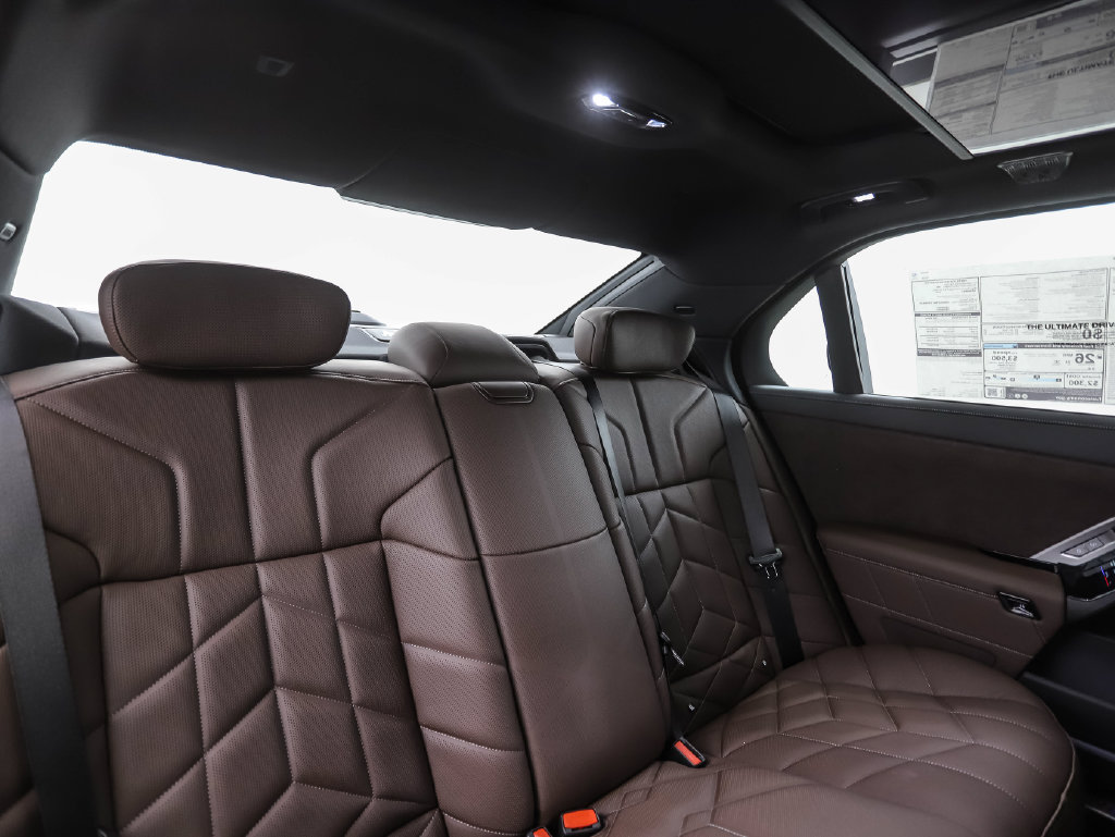 New 2027 BMW 740i xDrive w/ Executive Package AWD/4WD image 18