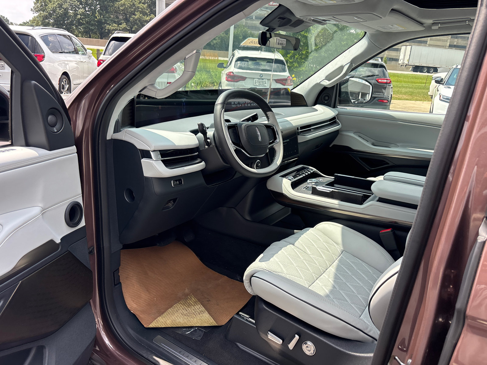 New 2027 Lincoln Navigator Black Label AWD/4WD image 24