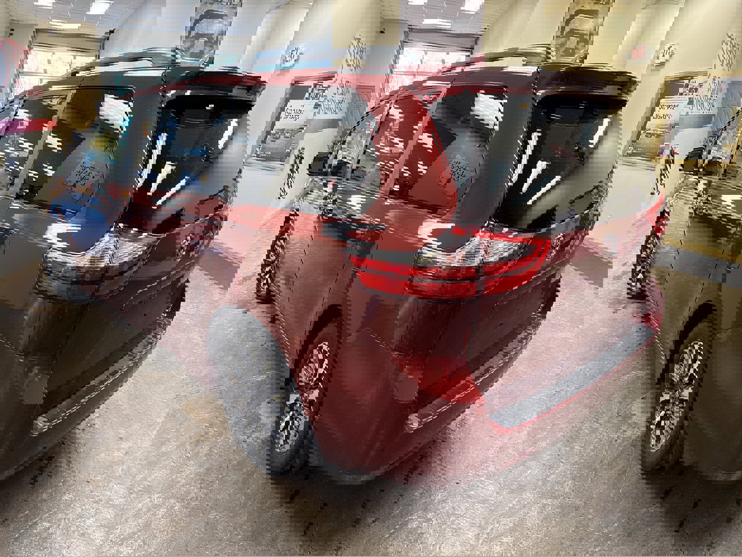 Used 2018 Toyota Sienna XLE w/ XLE Navigation Package image 8