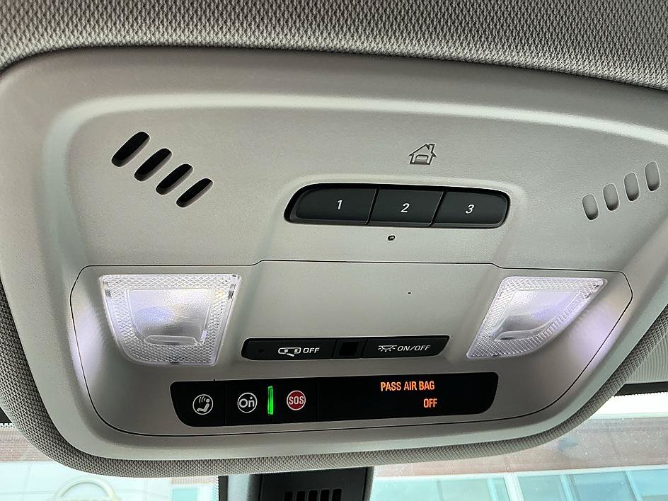Used 2018 Chevrolet Traverse LT FWD image 20