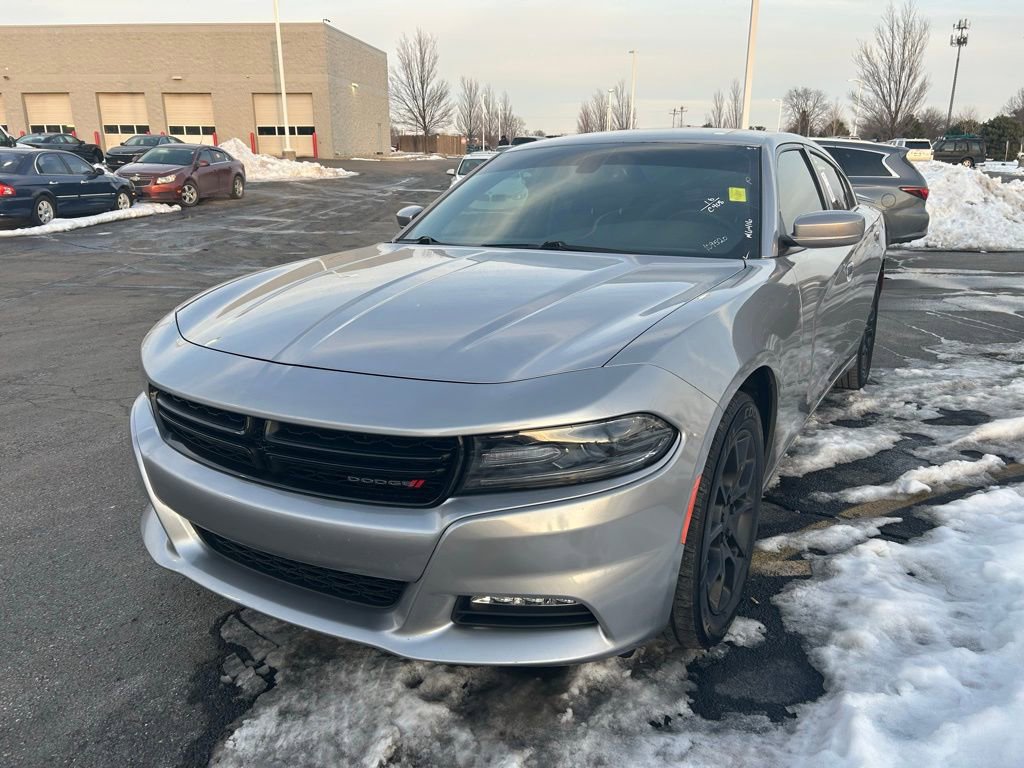 Used 2016 Dodge Charger SXT image 2