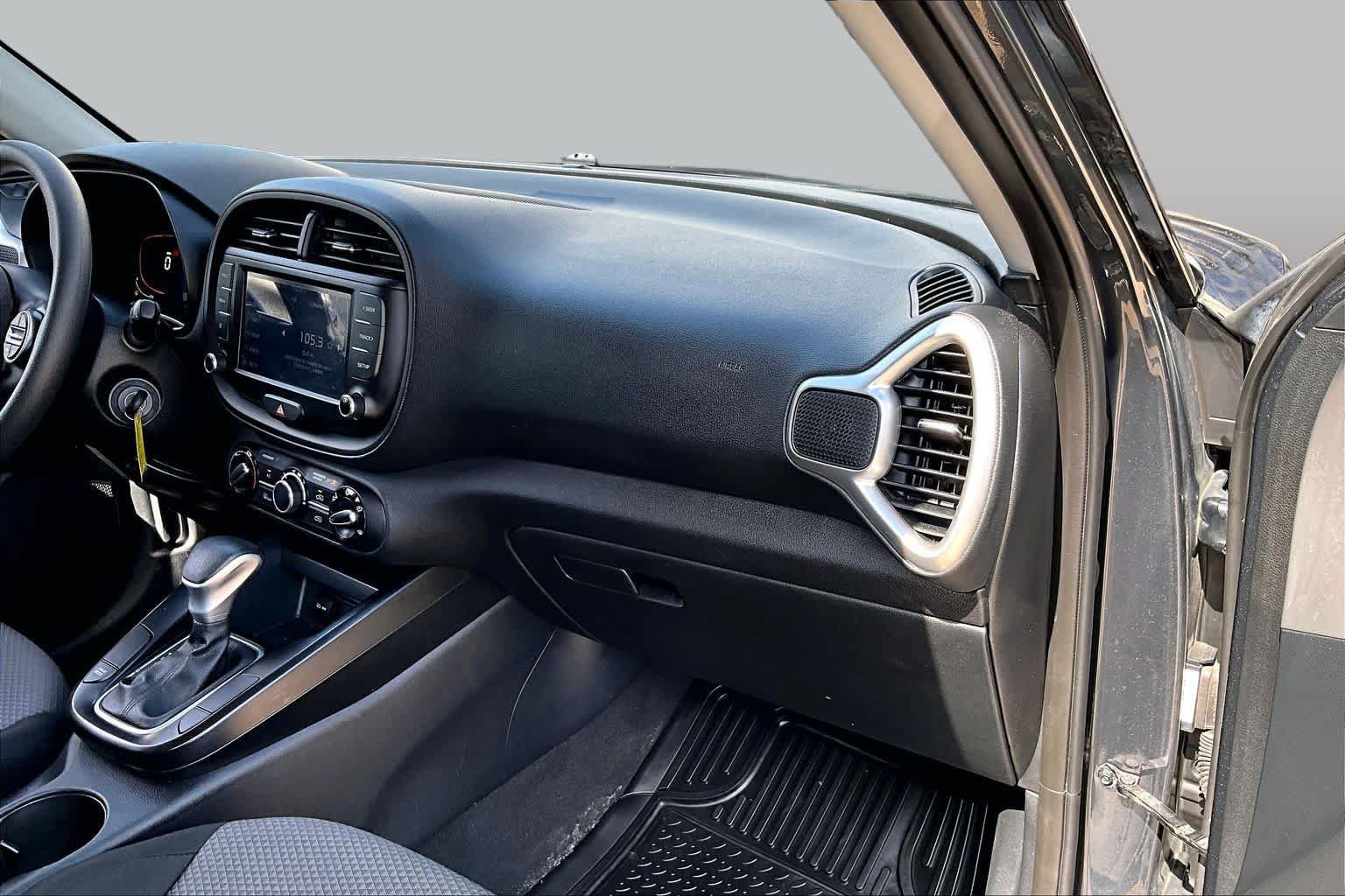 Used 2023 Kia Soul LX FWD image 18