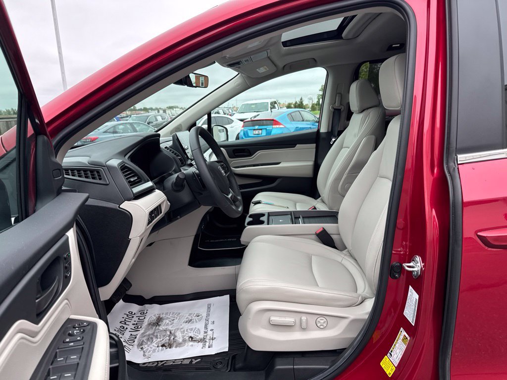 Certified 2026 Honda Odyssey EX-L image 32