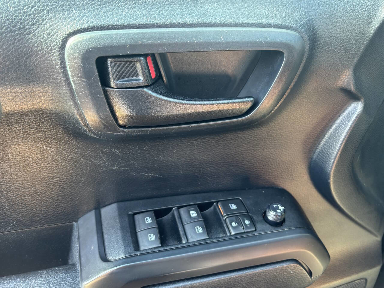 Used 2019 Toyota Tacoma SR image 20