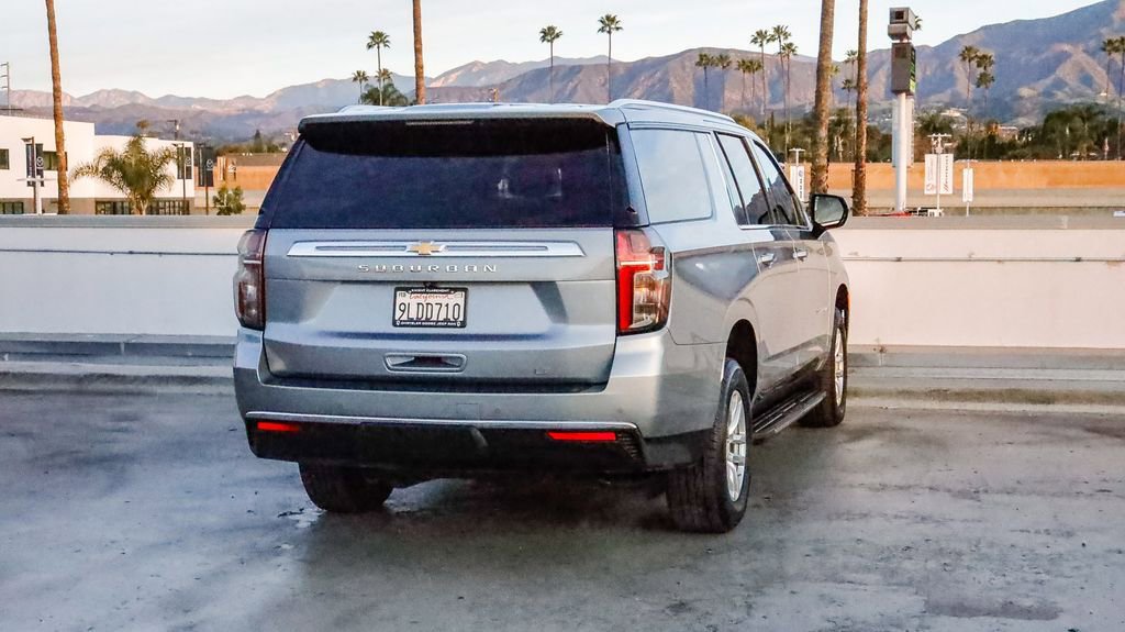 Used 2024 Chevrolet Suburban LT image 8