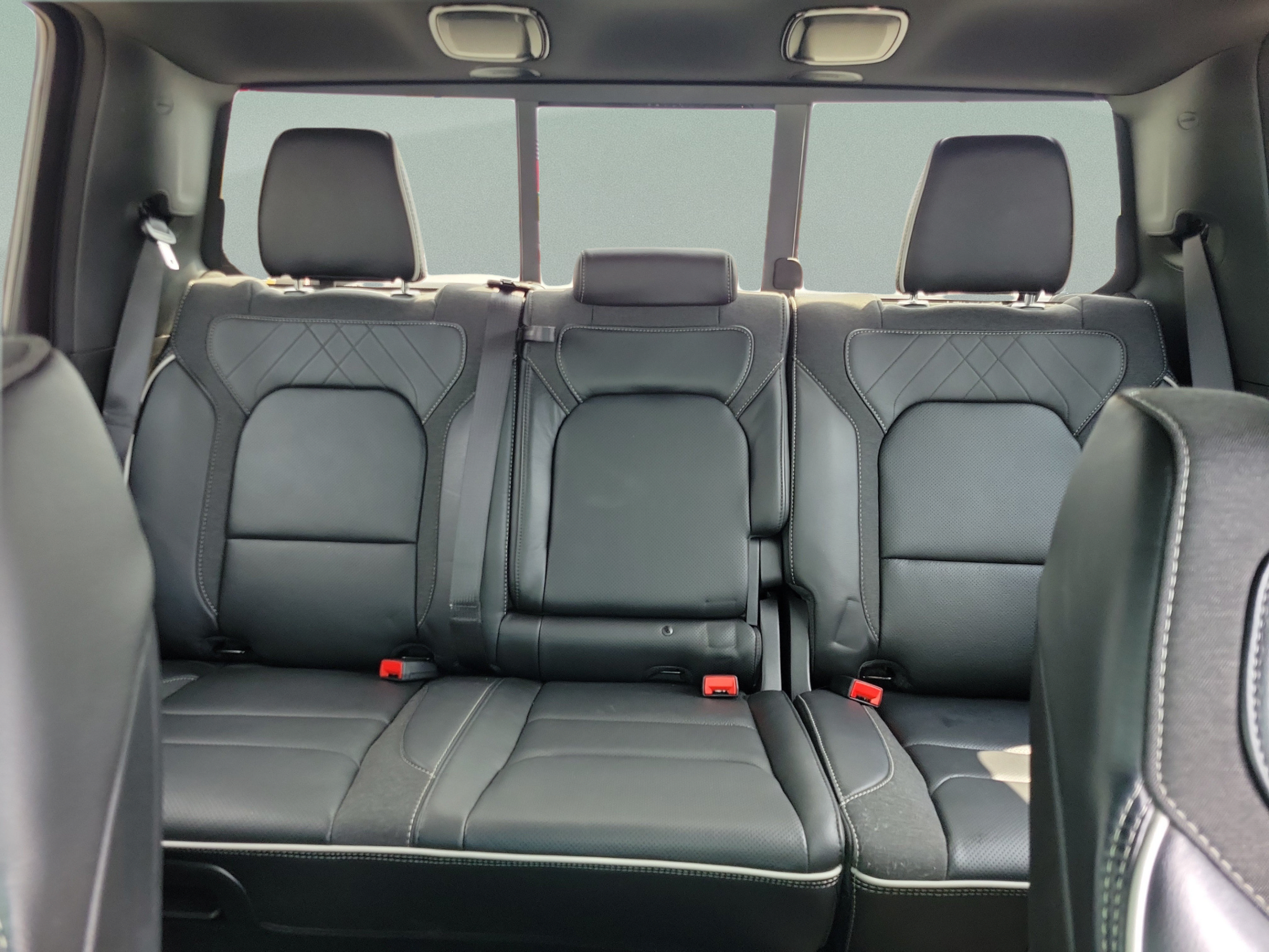 Used 2025 RAM 1500 Limited AWD/4WD image 9