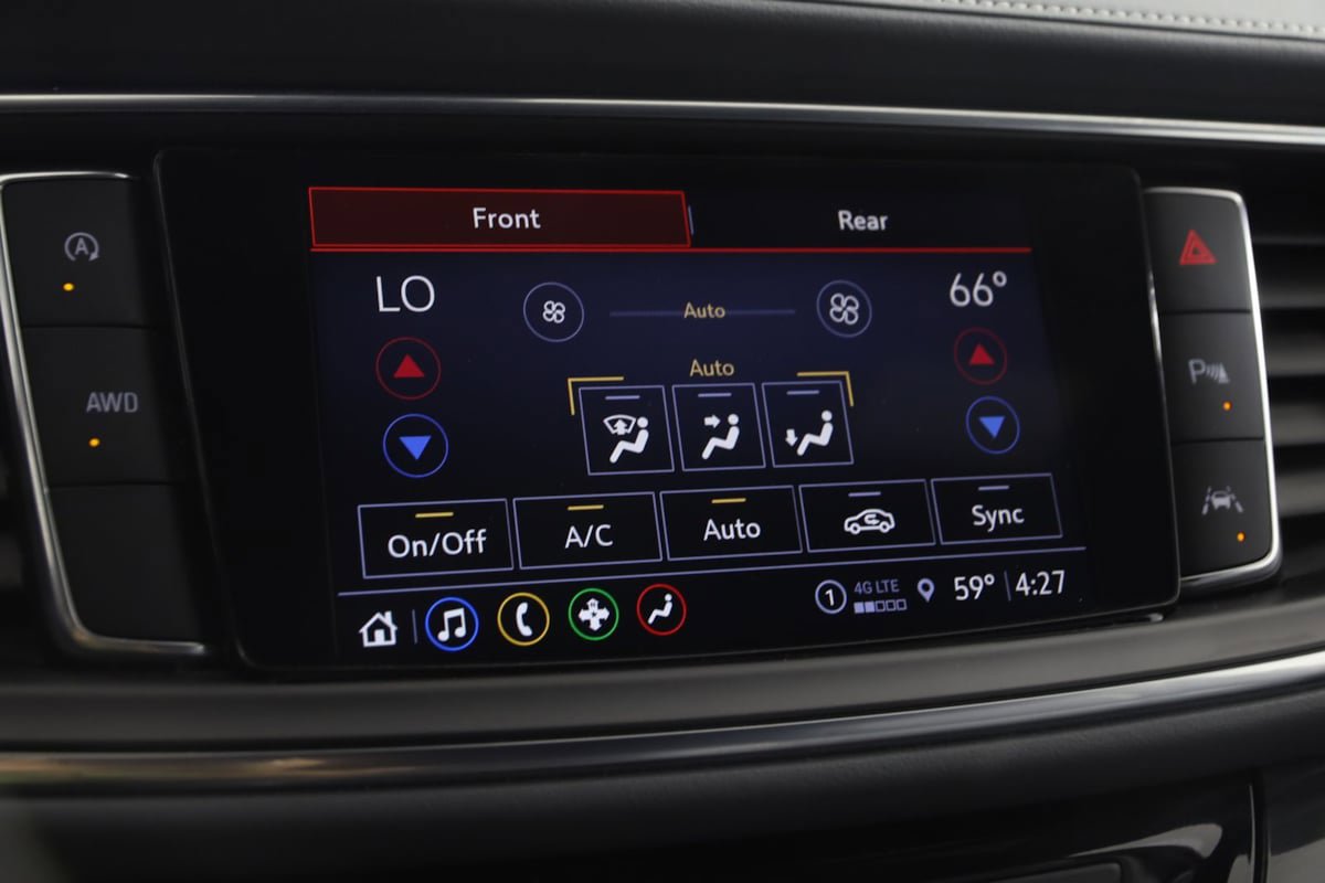 Used 2023 Buick Enclave Essence AWD/4WD image 32