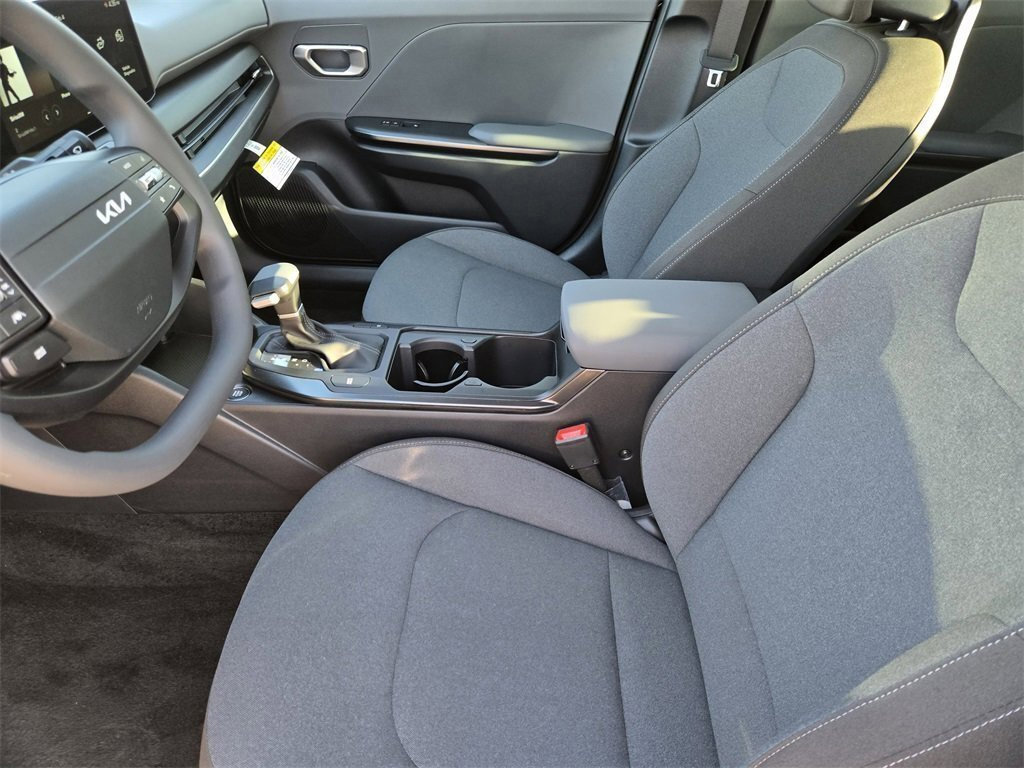 New 2025 Kia K4 LXS image 9