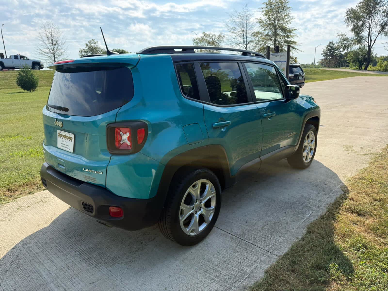 Used 2022 Jeep Renegade Limited AWD/4WD image 5