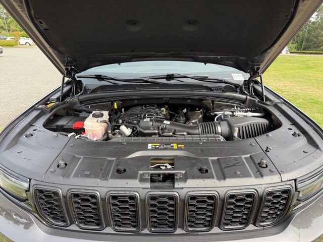 Certified 2024 Jeep Grand Cherokee L Laredo AWD/4WD image 32