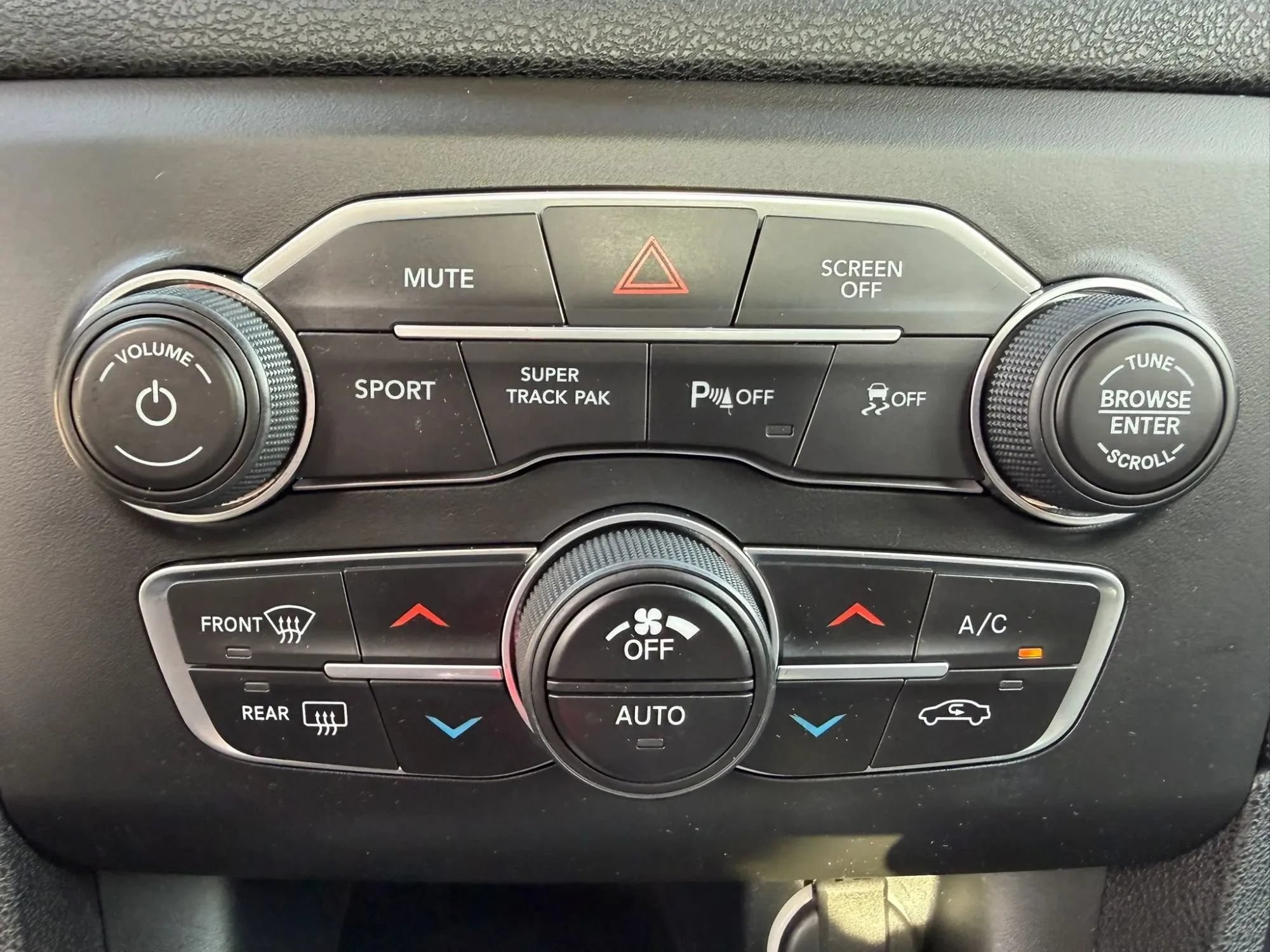 Used 2019 Dodge Charger SXT AWD/4WD image 28
