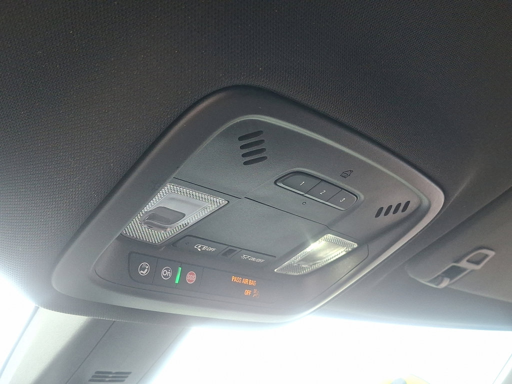 Used 2023 Chevrolet Traverse LT image 31