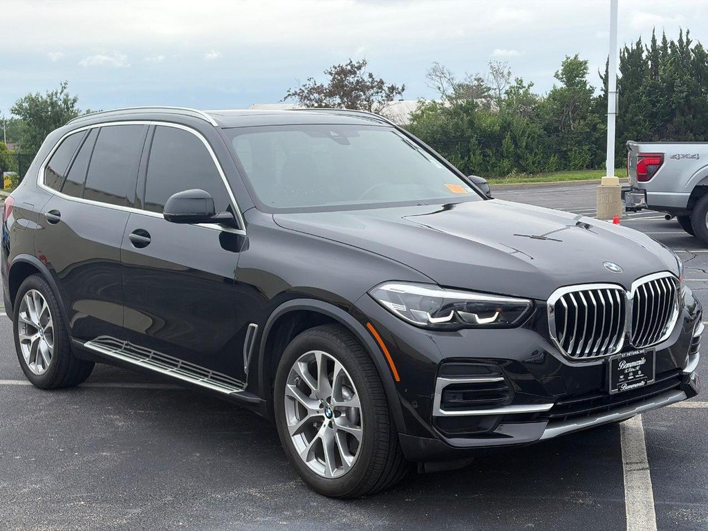 Used 2023 BMW X5 xDrive40i w/ Premium Package AWD/4WD image 3