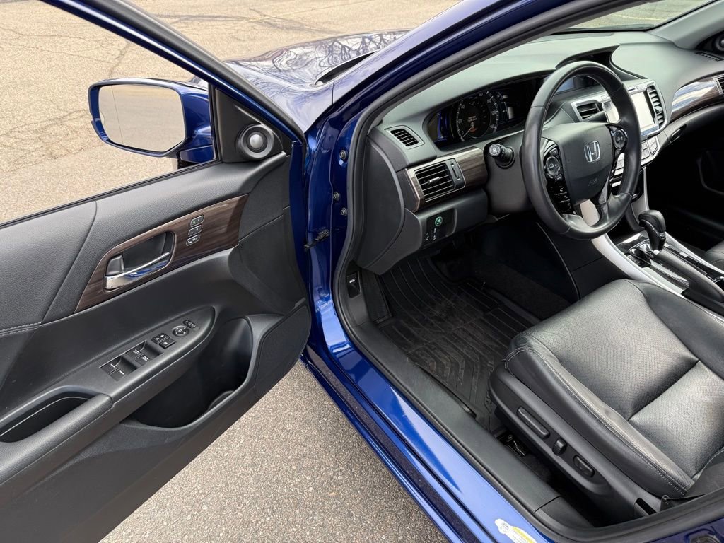 Used 2017 Honda Accord EX-L image 11