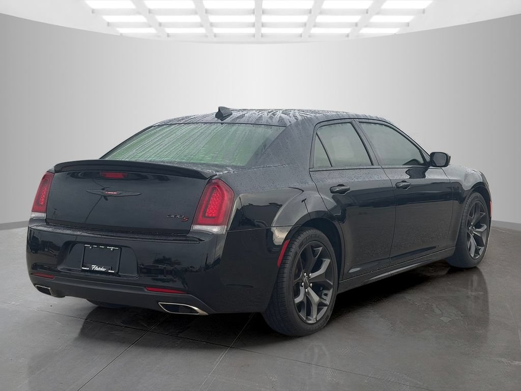 Used 2021 Chrysler 300 S w/ S Model Appearance Package RWD image 4