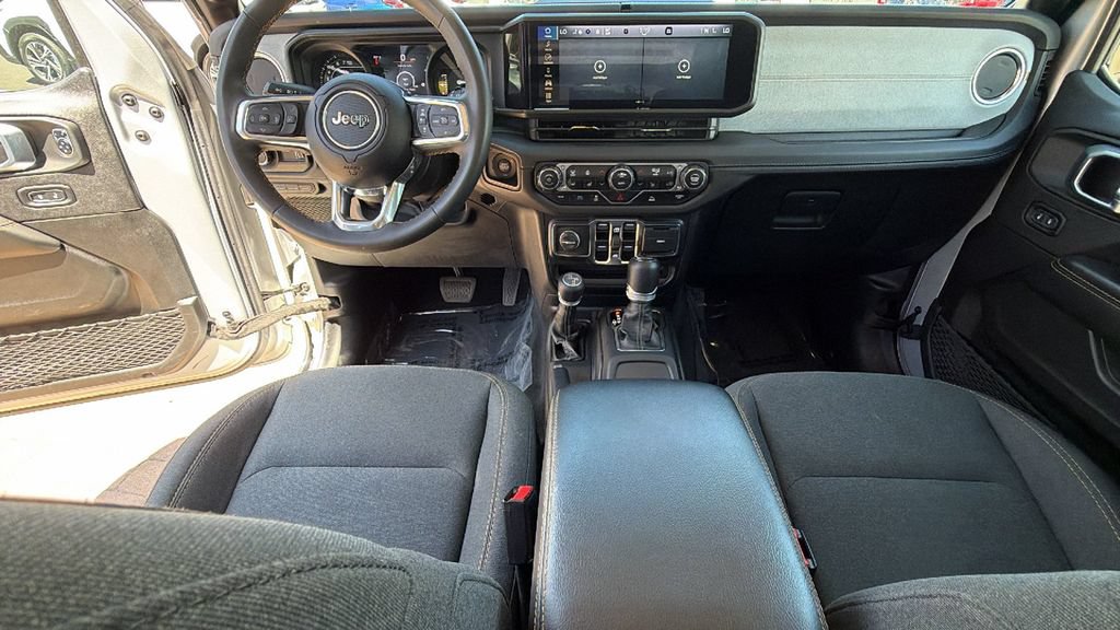 Used 2024 Jeep Wrangler Unlimited Sahara AWD/4WD image 26